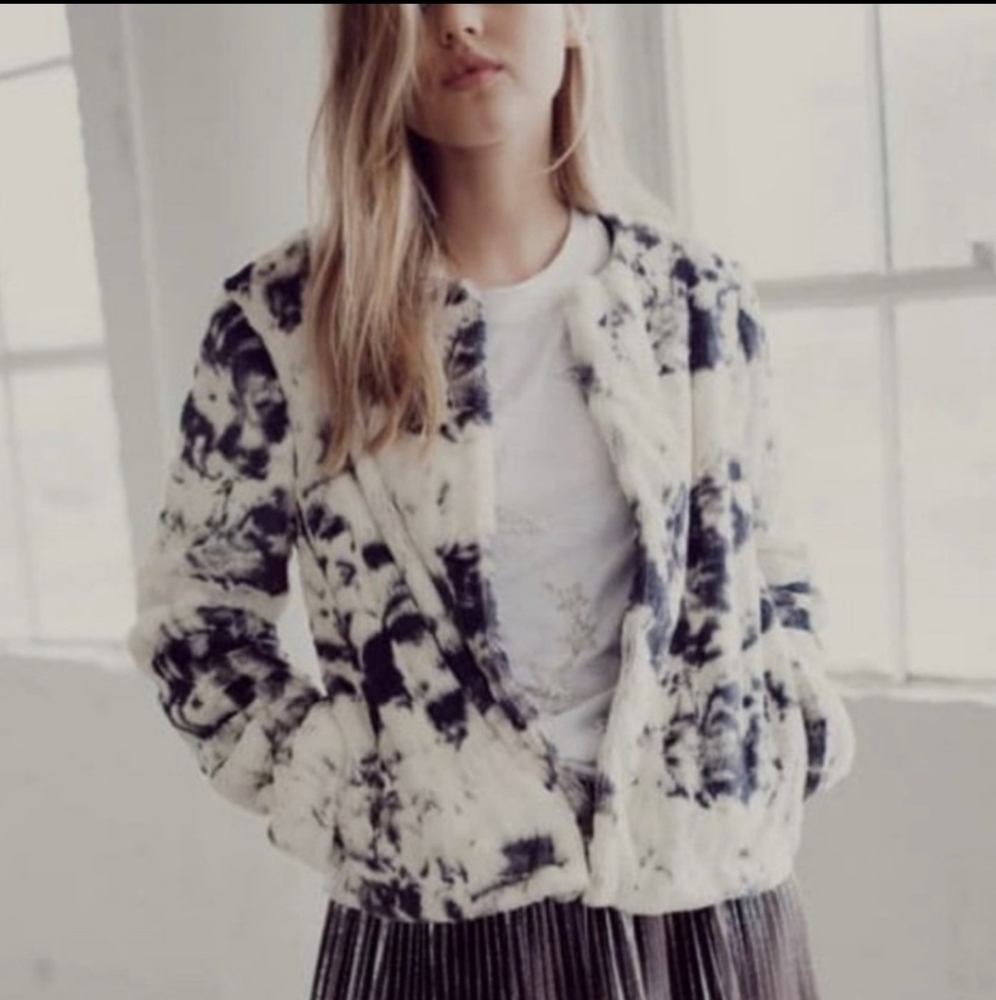 Euc Willow & Clay faux fur tie dye jacket